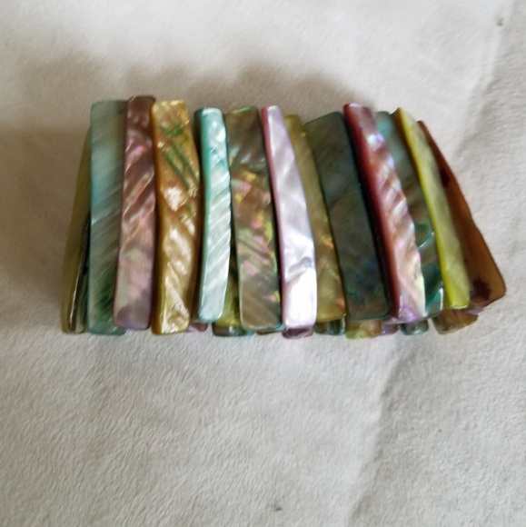 Mother of Pearl Bracelet - Picture 3 of 4